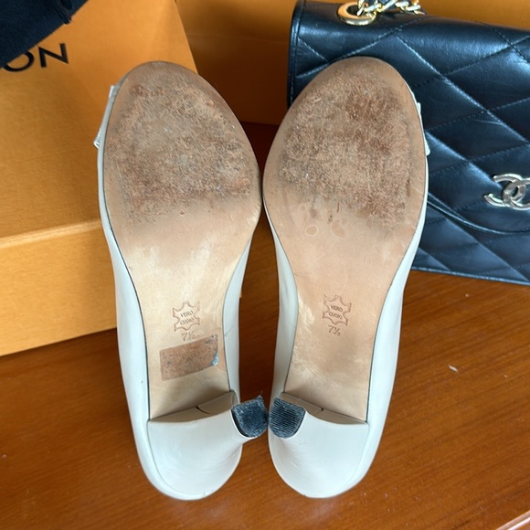 3 for $30💖 Dolce Vita Size 7.5 Leather Cream Pumps Shoes Heels Gold Buckle Bow - Picture 7 of 10